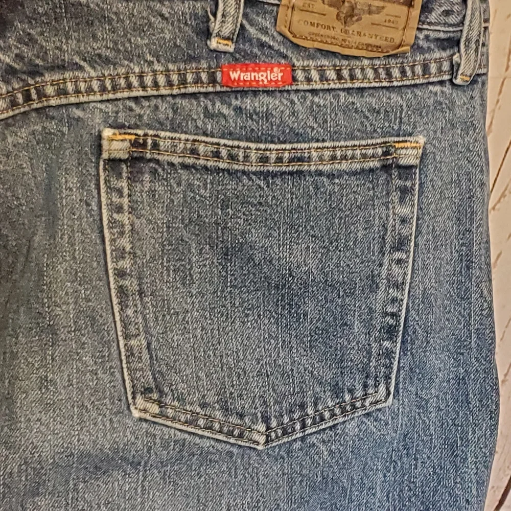 Wrangler Premium Quality relaxed fit men's jeans blue 40X32